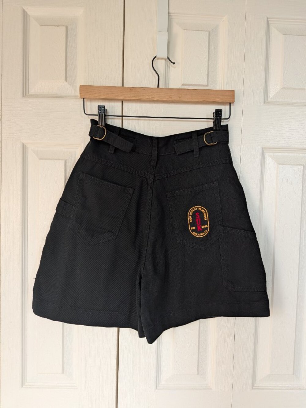Black high-waisted shorts with waist cinch - Picture 3 of 8